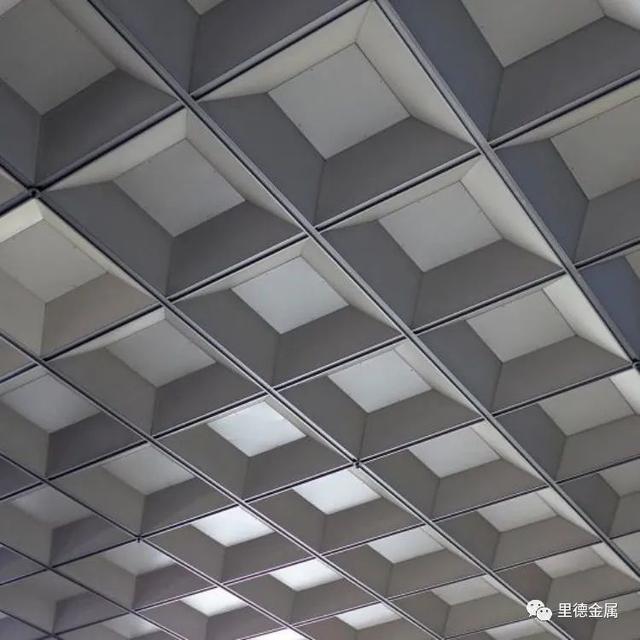 「裝修材料」金屬吊頂，為何讓設計師們愛不釋手？